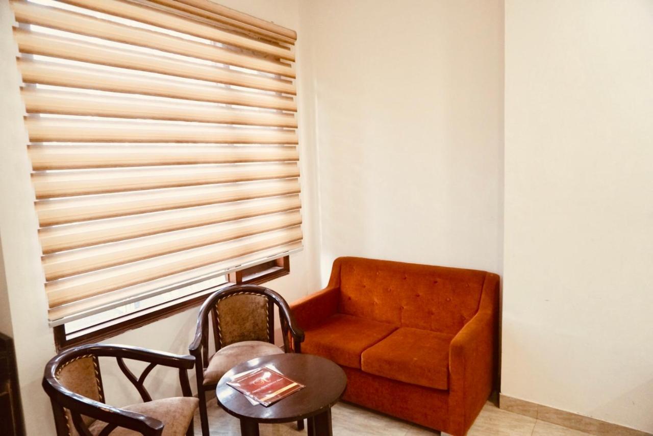 Amora Rooms Dwarka New Delhi Exterior photo